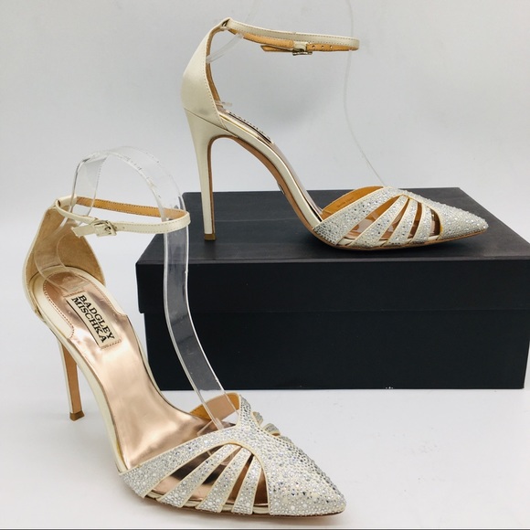 Badgley Mischka Ivory Satin Bridal Heels - Picture 13 of 16